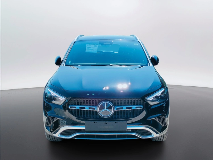 2 - Mercedes-Benz GLA 180 Automatic