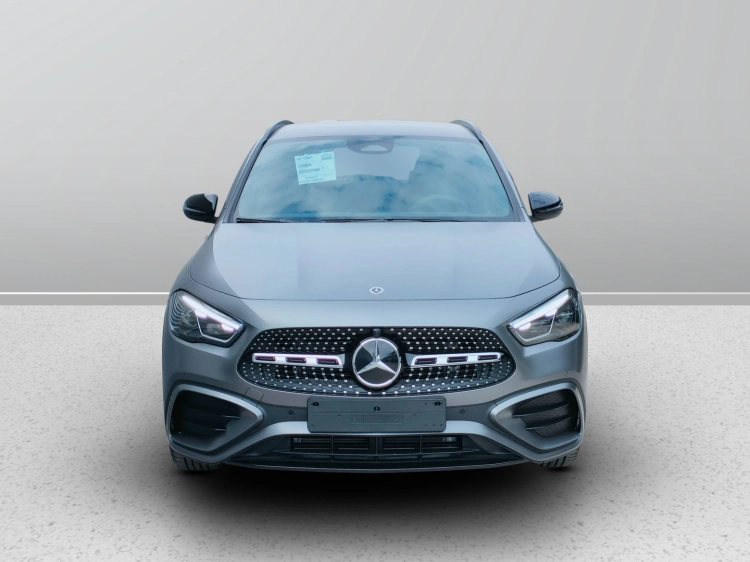2 - Mercedes-Benz GLA 200 d automatic