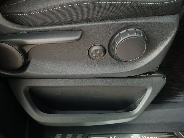 21 - Mercedes-Benz Classe V Extralong 300 d Premium 4matic auto