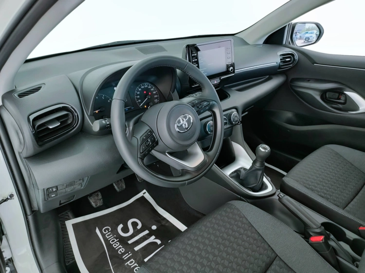11 - Toyota Yaris Yaris 1.0 Active
