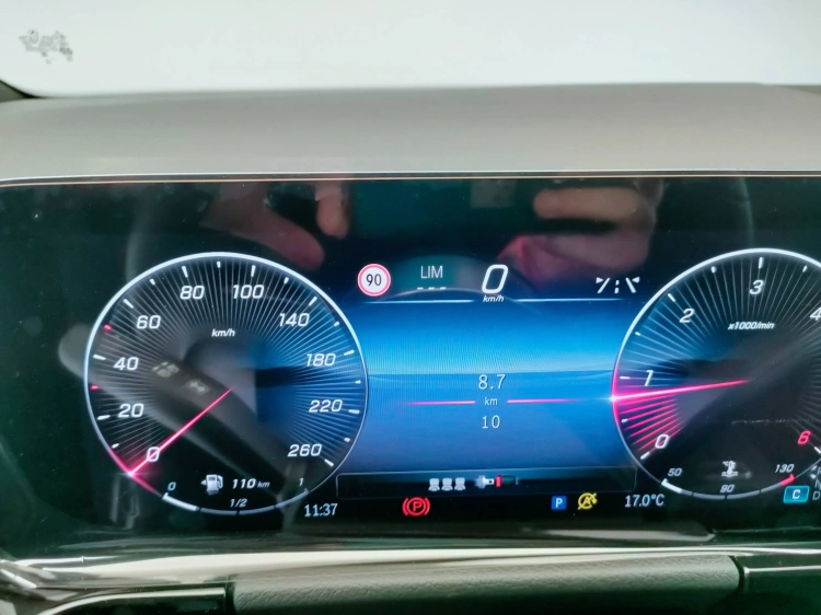 19 - Mercedes-Benz Classe B 180 d Street Edition auto