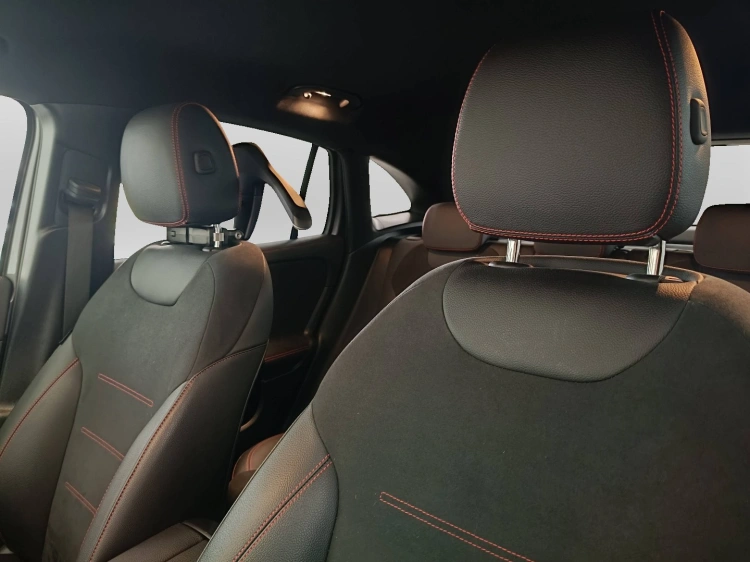 17 - Mercedes-Benz GLA 200 d AMG Line Premium 4matic auto