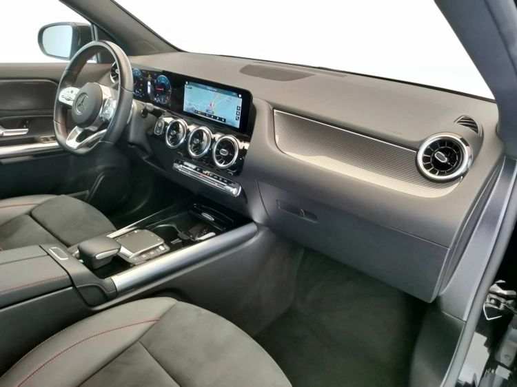 12 - Mercedes-Benz GLA 200 d Premium auto