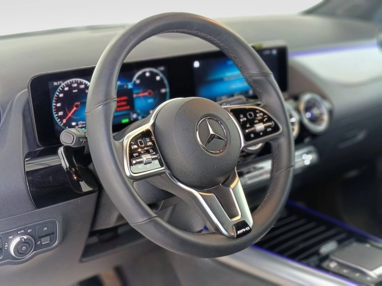 16 - Mercedes-Benz EQA 300 Sport 4matic
