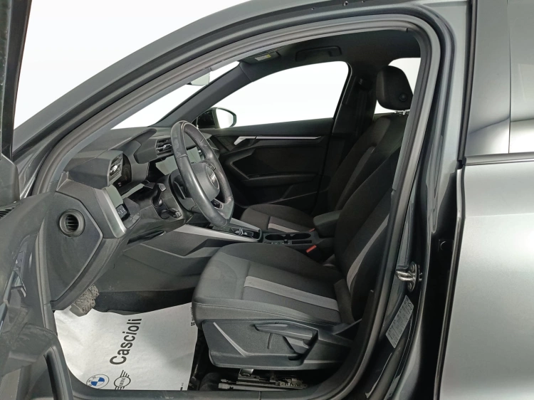 8 - Audi A3 A3 Sportback 35 2.0 tdi S line Edition s-tronic