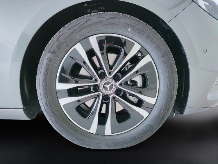 10 - Mercedes-Benz Classe B 180 d Street Edition auto