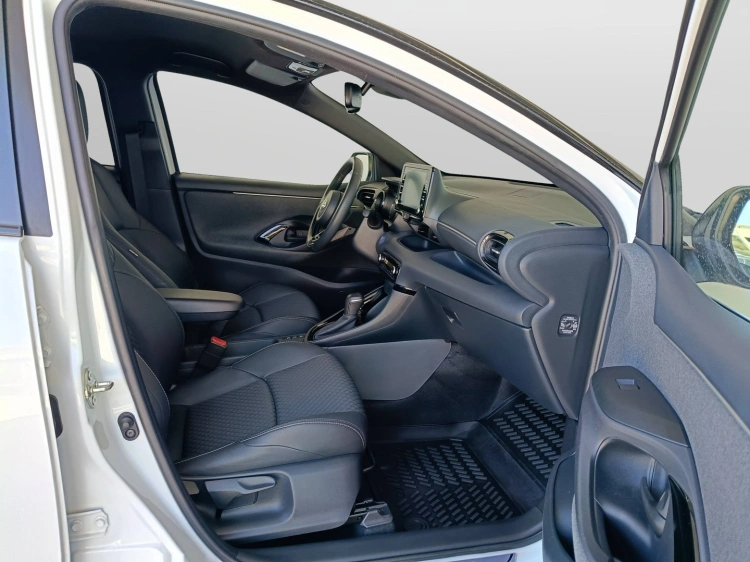 11 - Toyota Yaris Yaris 1.5h Style