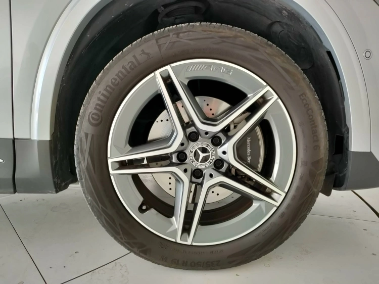 8 - Mercedes-Benz GLA 250 e Plug-in hybrid