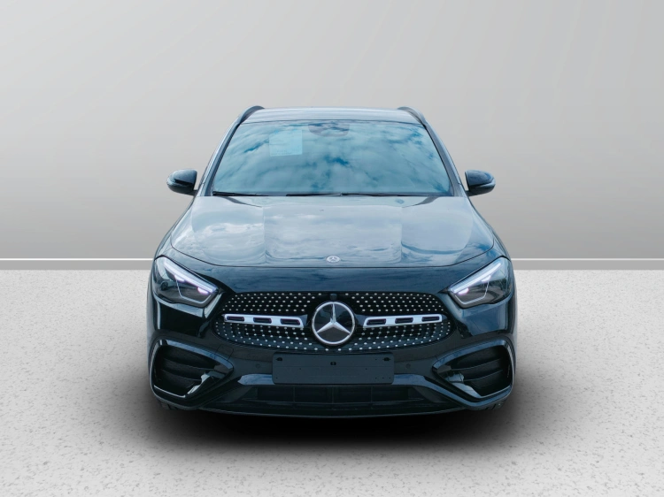 2 - Mercedes-Benz GLA 200 d automatic