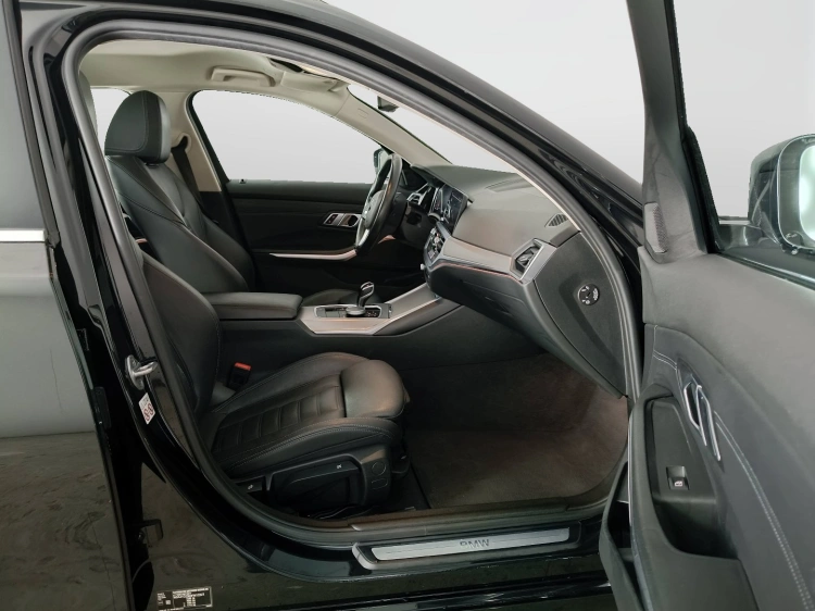 11 - BMW Serie 3 320d Touring mhev 48V xdrive Luxury auto