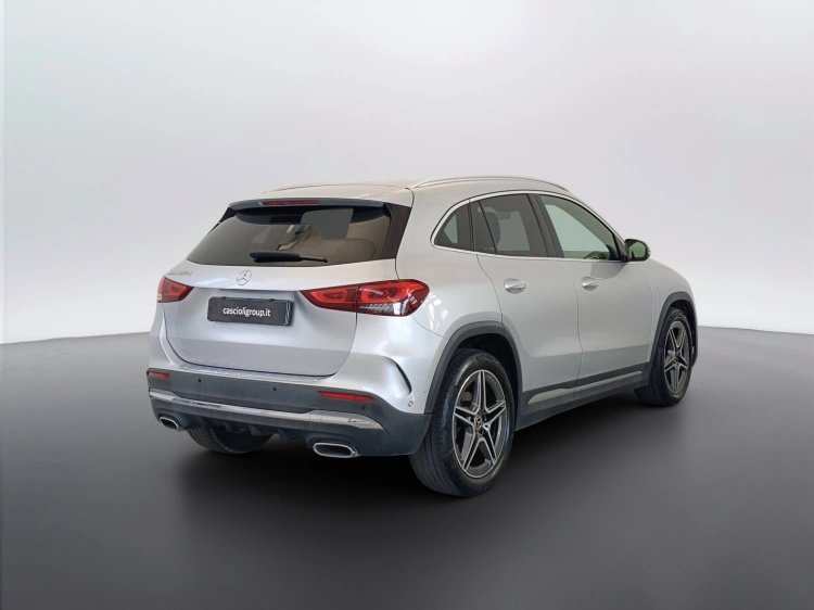 4 - Mercedes-Benz GLA 180 d Premium auto