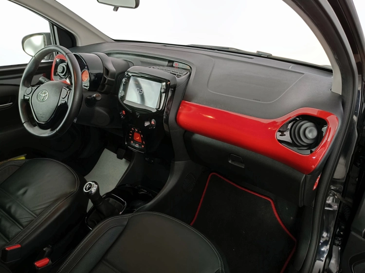 10 - Toyota Aygo Aygo 5p 1.0 x-clusiv red pack 72cv