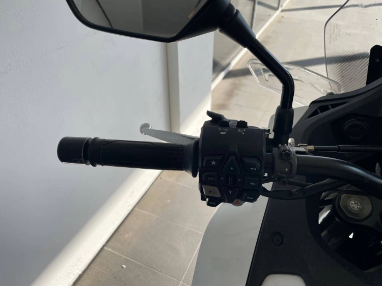 4 - Honda NT NT 1100 Abs my22