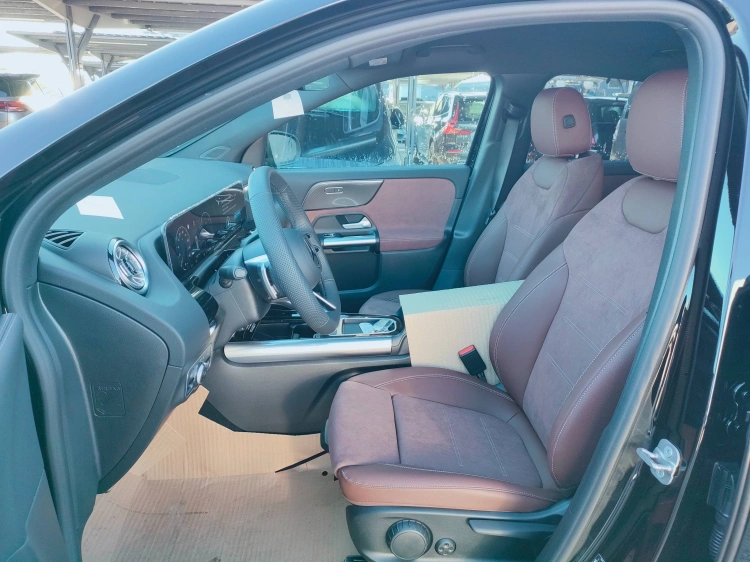 12 - Mercedes-Benz GLA 200 d automatic