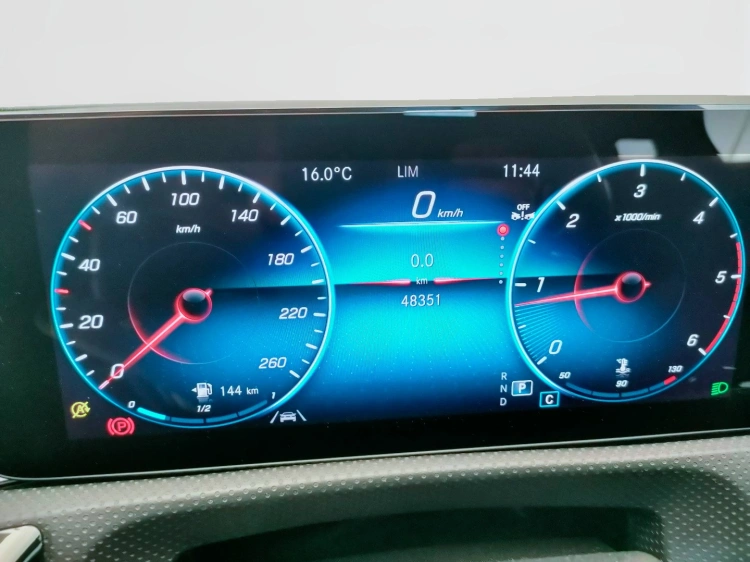 18 - Mercedes-Benz Classe A 180 d Premium auto