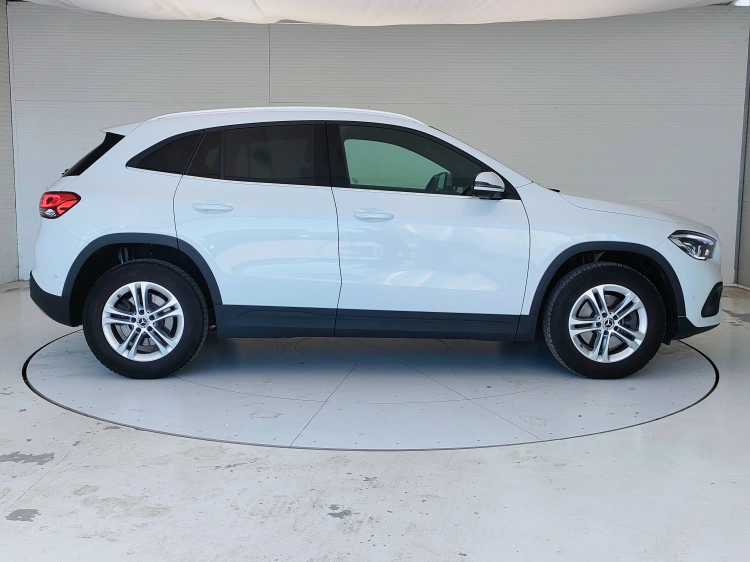 4 - Mercedes-Benz GLA 220 d Sport 4matic auto