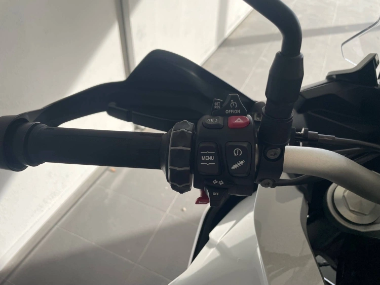 4 - BMW Motorrad XR F 900 XR Abs