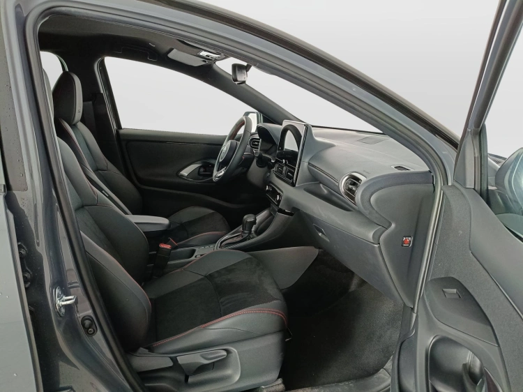 11 - Toyota Yaris YARIS 15H 130HP GRS MY25