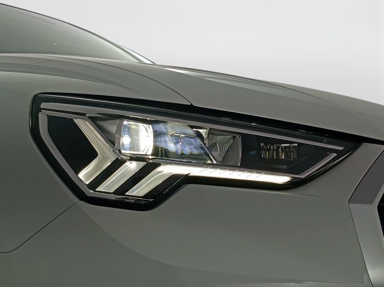 19 - Audi Q3 Q3 35 1.5 tfsi Business s-tronic