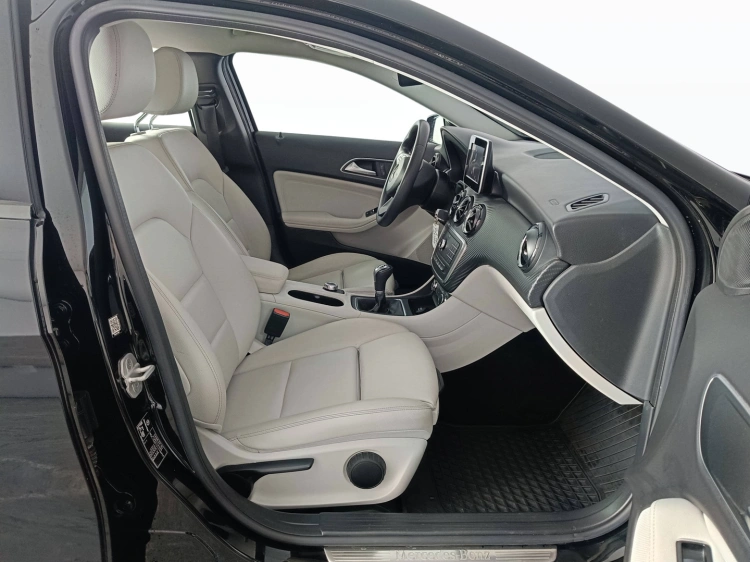 11 - Mercedes-Benz GLA 180 d (cdi) Executive