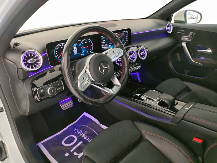 16 - Mercedes-Benz Classe A 180 d Premium auto