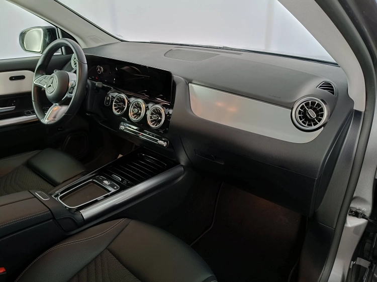 10 - Mercedes-Benz GLA 180 d Progressive Advanced Plus auto