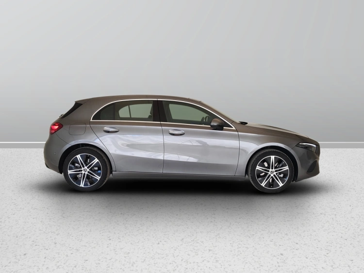 5 - Mercedes-Benz Classe A 250 e con tecnologia ibrida EQ