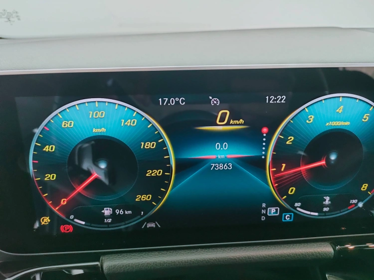 18 - Mercedes-Benz Classe B 180 Premium auto