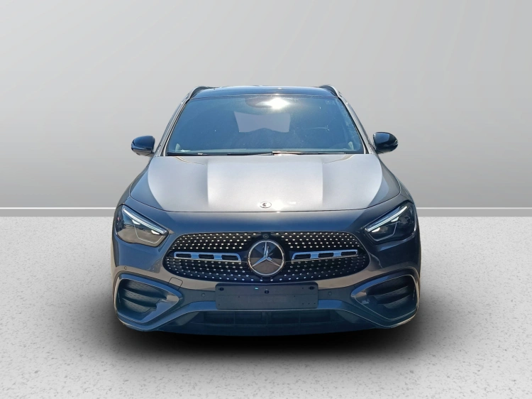 2 - Mercedes-Benz GLA 200 d automatic