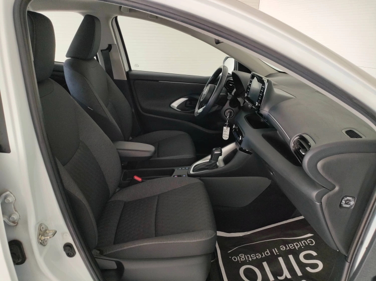 9 - Toyota Yaris Yaris 1.5h Active