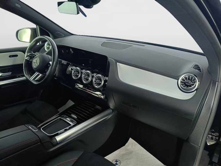 11 - Mercedes-Benz Classe B 180 d AMG Line Premium auto