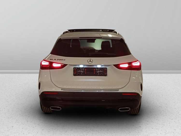 4 - Mercedes-Benz GLA 200 d automatic