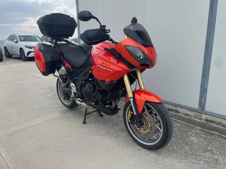 3 - Triumph Tiger Tiger 1050