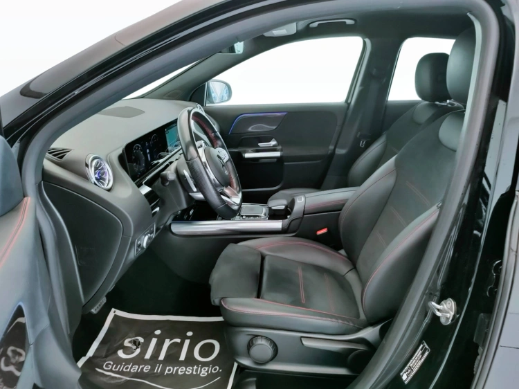 14 - Mercedes-Benz GLA 180 d Premium auto