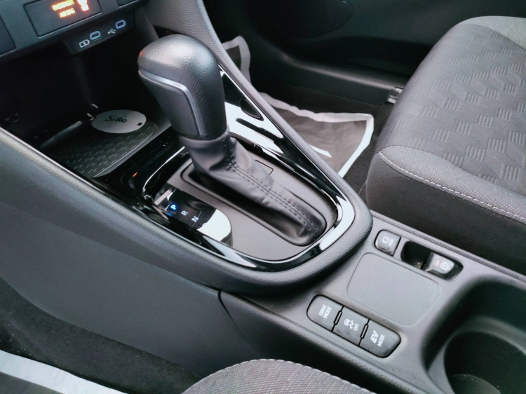 17 - Toyota Yaris Yaris 1.5h Trend
