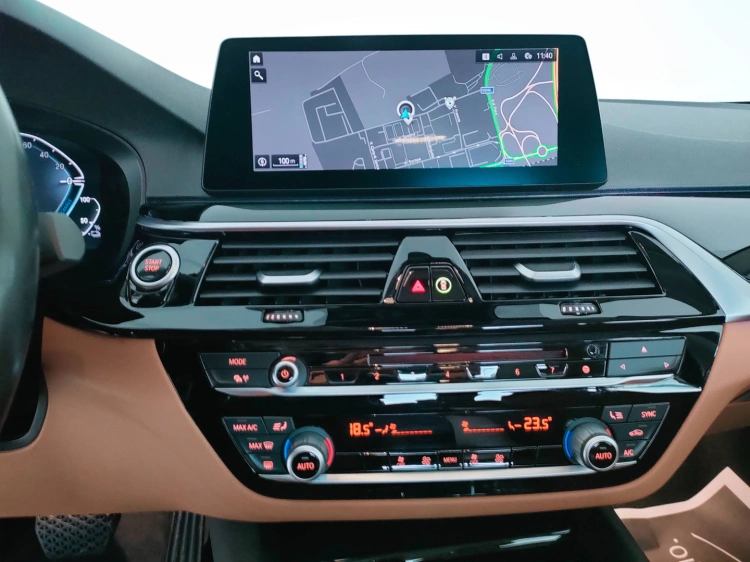 14 - BMW Serie 5 530e Sport auto