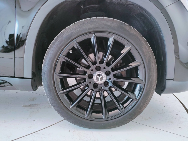 10 - Mercedes-Benz GLA 200 d Night Edition auto