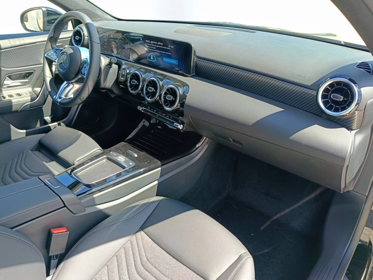8 - Mercedes-Benz Classe A 180 d Automatic