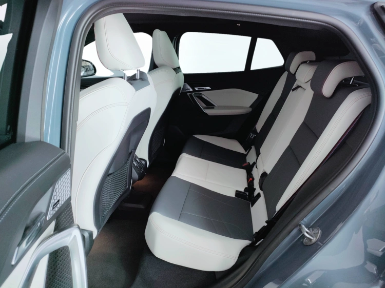 9 - BMW iX2 iX2 xdrive 30 MSport