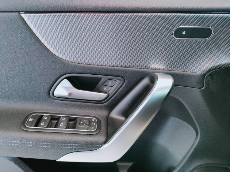 13 - Mercedes-Benz Classe A 180 d Progressive Advanced auto
