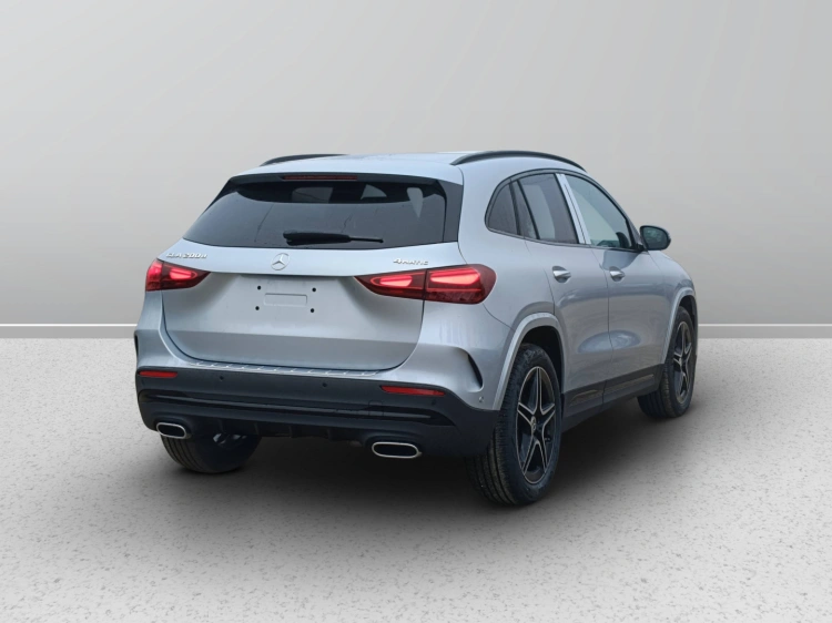 5 - Mercedes-Benz GLA 200 d Automatic 4MATIC