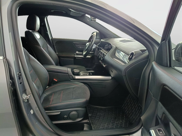 11 - Mercedes-Benz GLA 250 e phev (eq-power) Premium auto