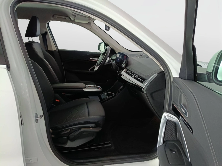 11 - BMW iX1 iX1 edrive 20 X-Line