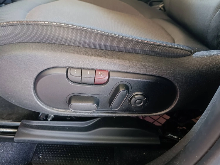 19 - MINI Countryman Mini Countryman 1.5 Cooper Essential auto