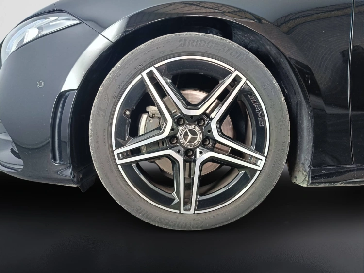 17 - Mercedes-Benz Classe A 180 d Premium
