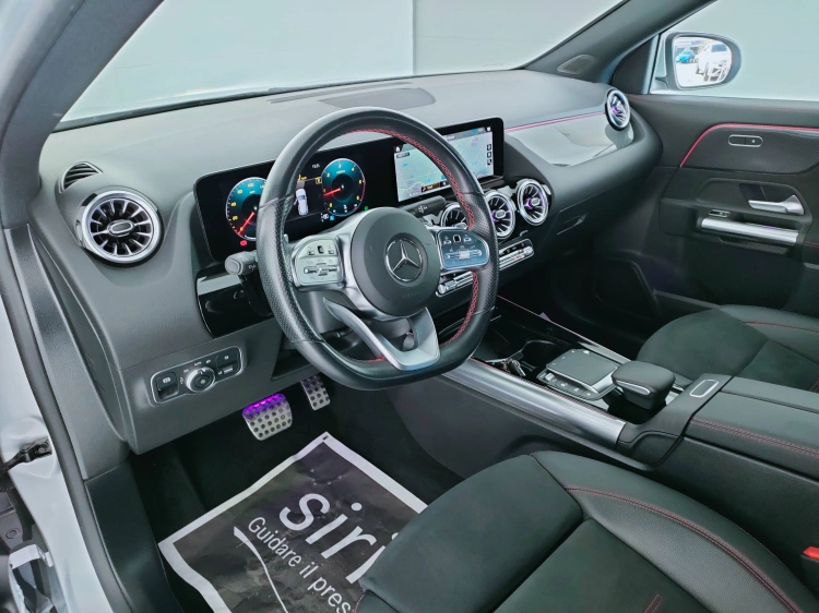 13 - Mercedes-Benz GLA 180 d Premium auto