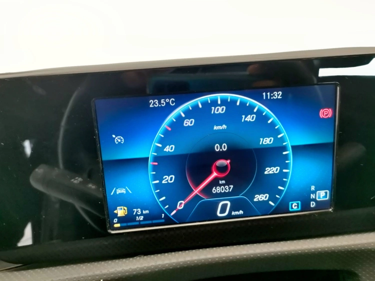 15 - Mercedes-Benz Classe A 180 d Sport auto