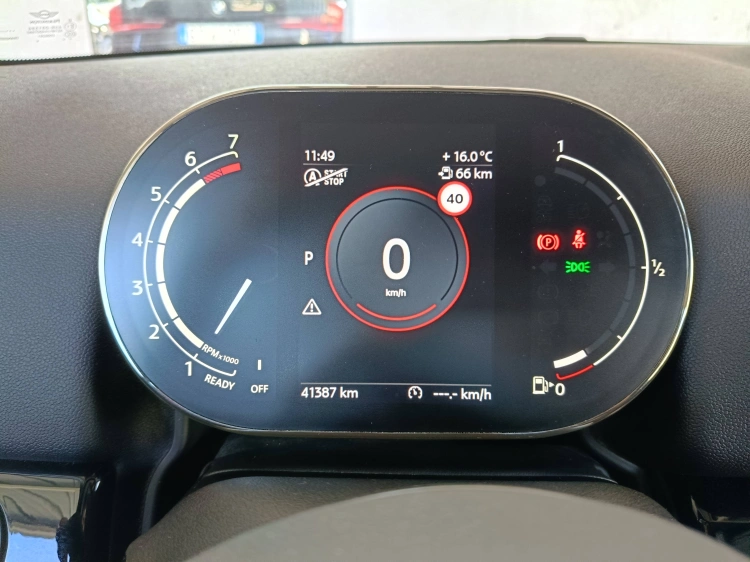 12 - MINI Countryman Mini Countryman 1.5 Cooper Essential auto