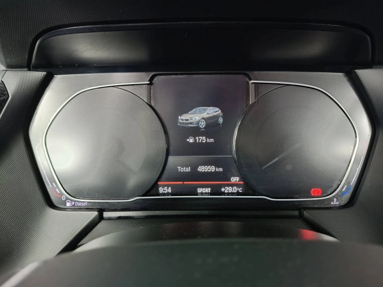 13 - BMW Serie 1 116d Sport auto