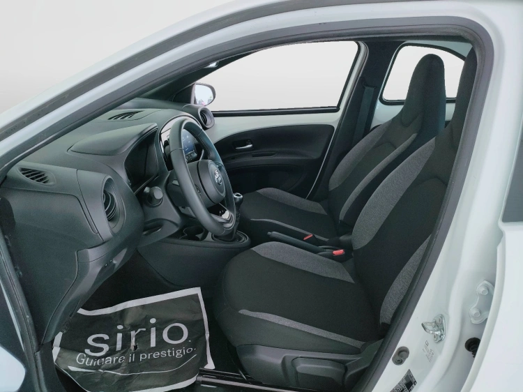 15 - Toyota Aygo X Aygo X 1.0 Active 72cv